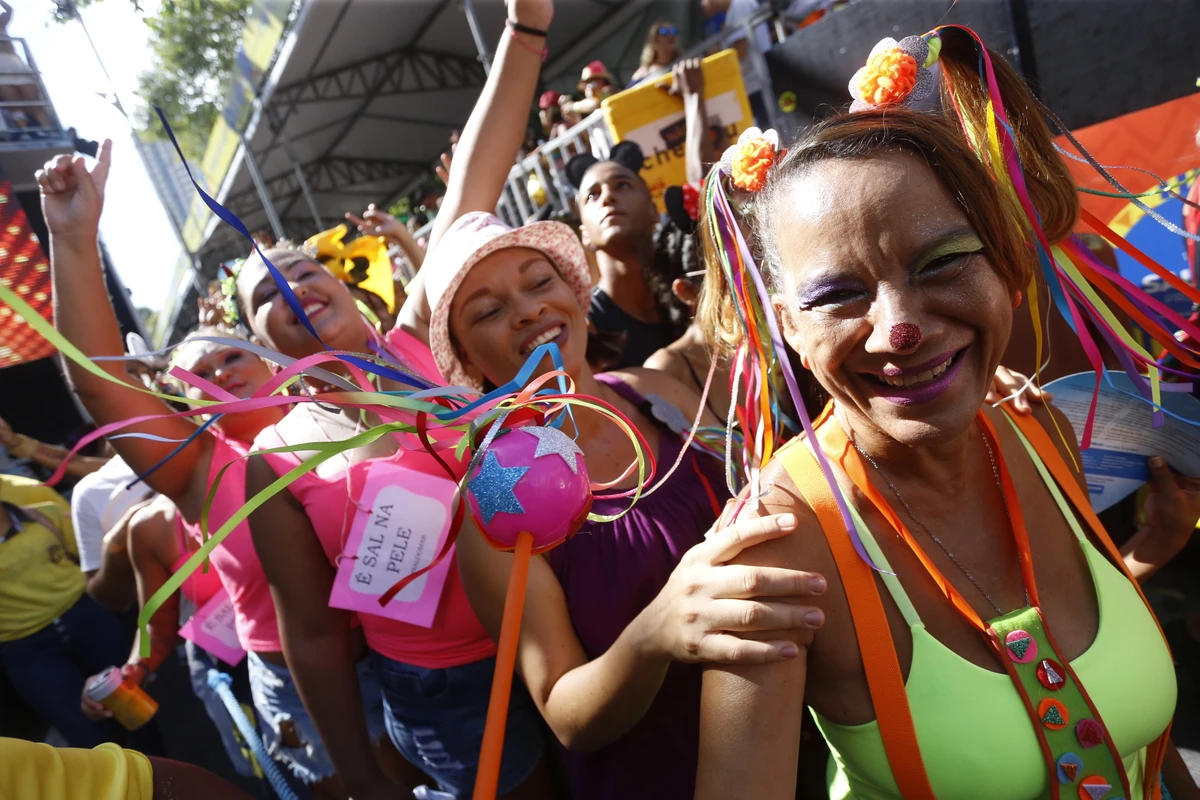 Fantasias: maquiagem, glitter e tecidos podem provocar infecções, alergias, alopecia e até cegueira por Marina Silva/Arquivo CORREIO