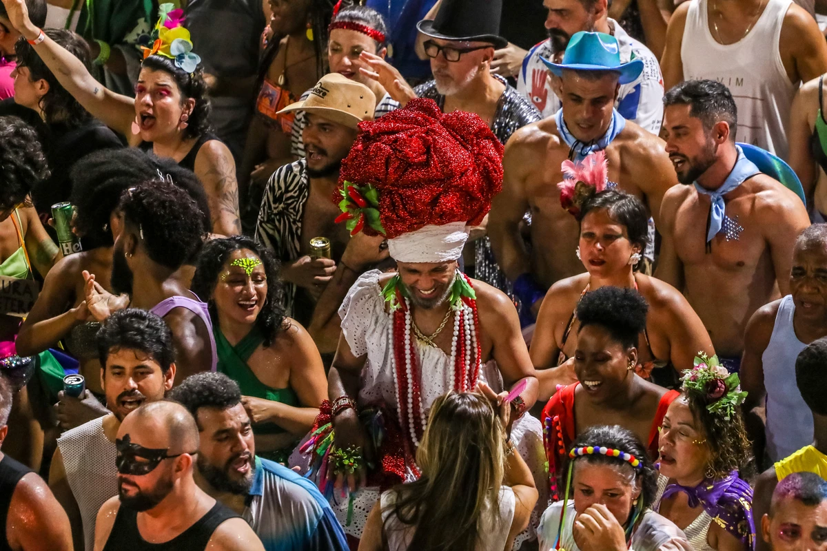 Fantasias: maquiagem, glitter e tecidos podem provocar infecções, alergias, alopecia e até cegueira por Nara Gentil/Arquivo CORREIO