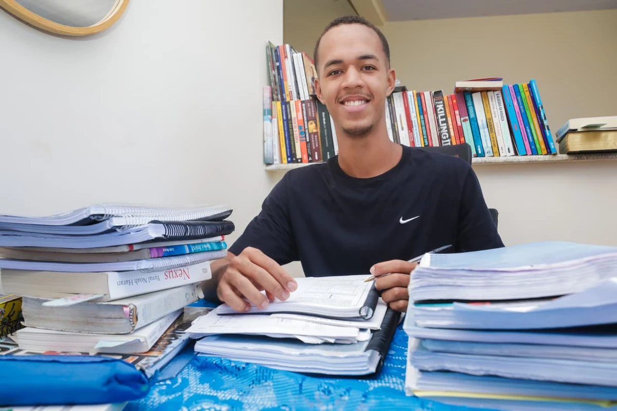 Filho de baiana de acarajé e soldador, baiano passa em Medicina na USP e na Ufba por Douglas Amaral/Divulgalção