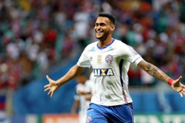 Júnior Brumado com a camisa do Bahia por Felipe Oliveira/ECB