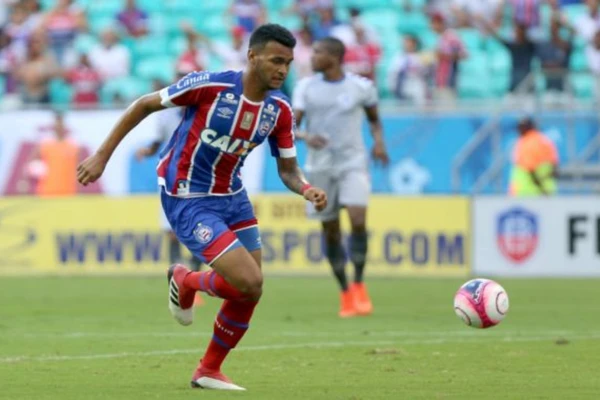 Júnior Brumado com a camisa do Bahia por Felipe Oliveira/ECB