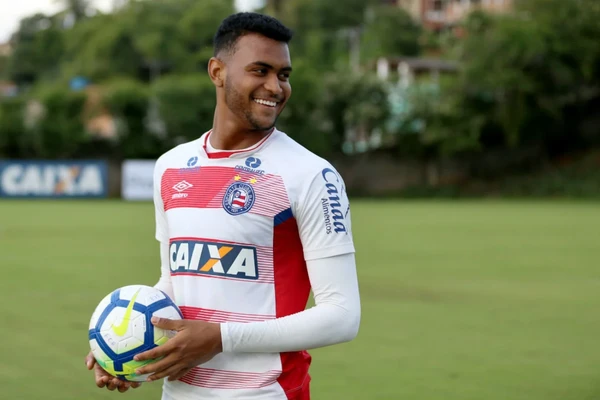 Júnior Brumado com a camisa do Bahia 