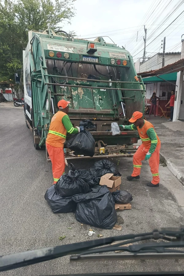 Secretaria multa empresa por descarte irregular por Divulgação/ Sesp/Feira de Santana