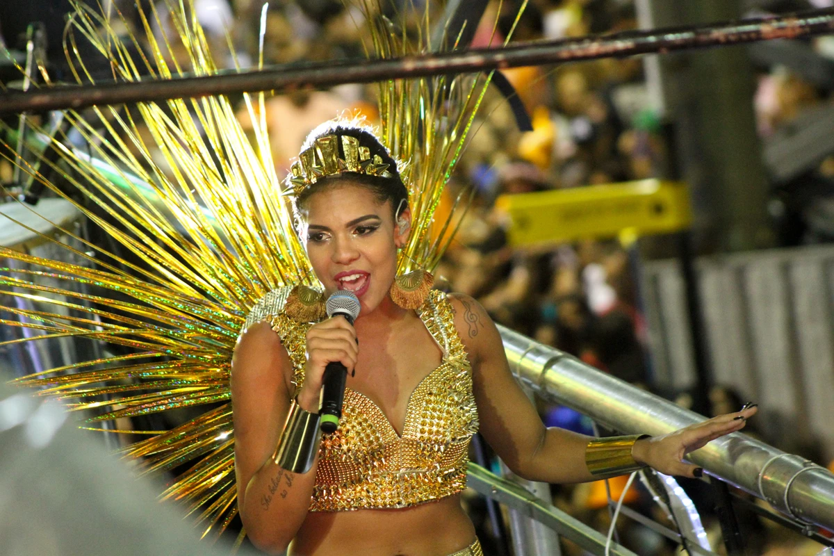 Tays Reis, vocalista da banda A Vingadora