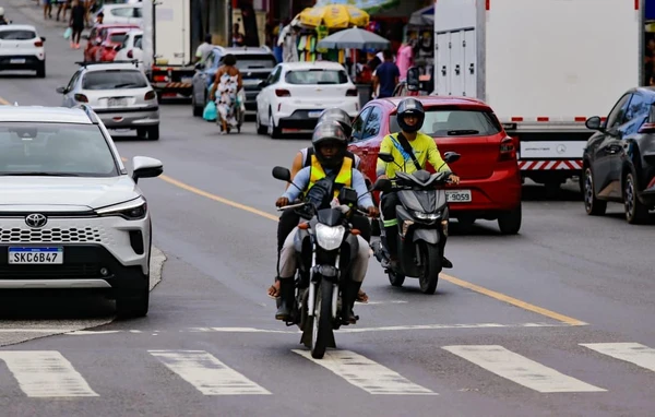 1,2 mil mototaxistas regulamentados podem trabalhar no Carnaval, mas clandestinos passam de 10 mil por Arisson Marinho/CORREIO