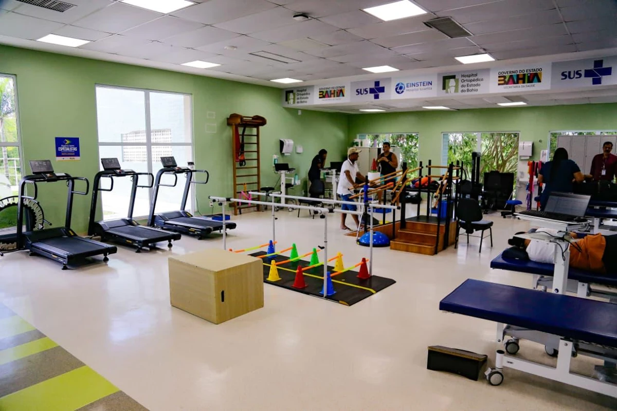 A reabilitação após uma cirurgia por acidente de moto pode ser longa. No Hospital Ortopédico, administrado pelo Einstein, além da cirurgia, os pacientes já saem para a reabilitação na unidade por Arisson Marinho/CORREIO