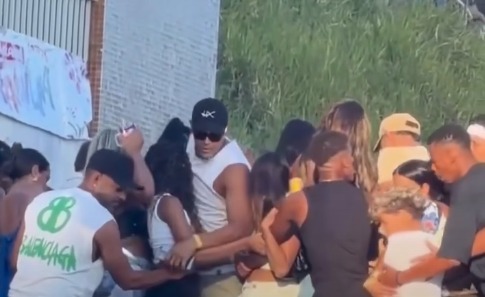 Parte do trio da banda Pagod'art cedeu no meio da avenida por Reprodução/ Redes sociais 