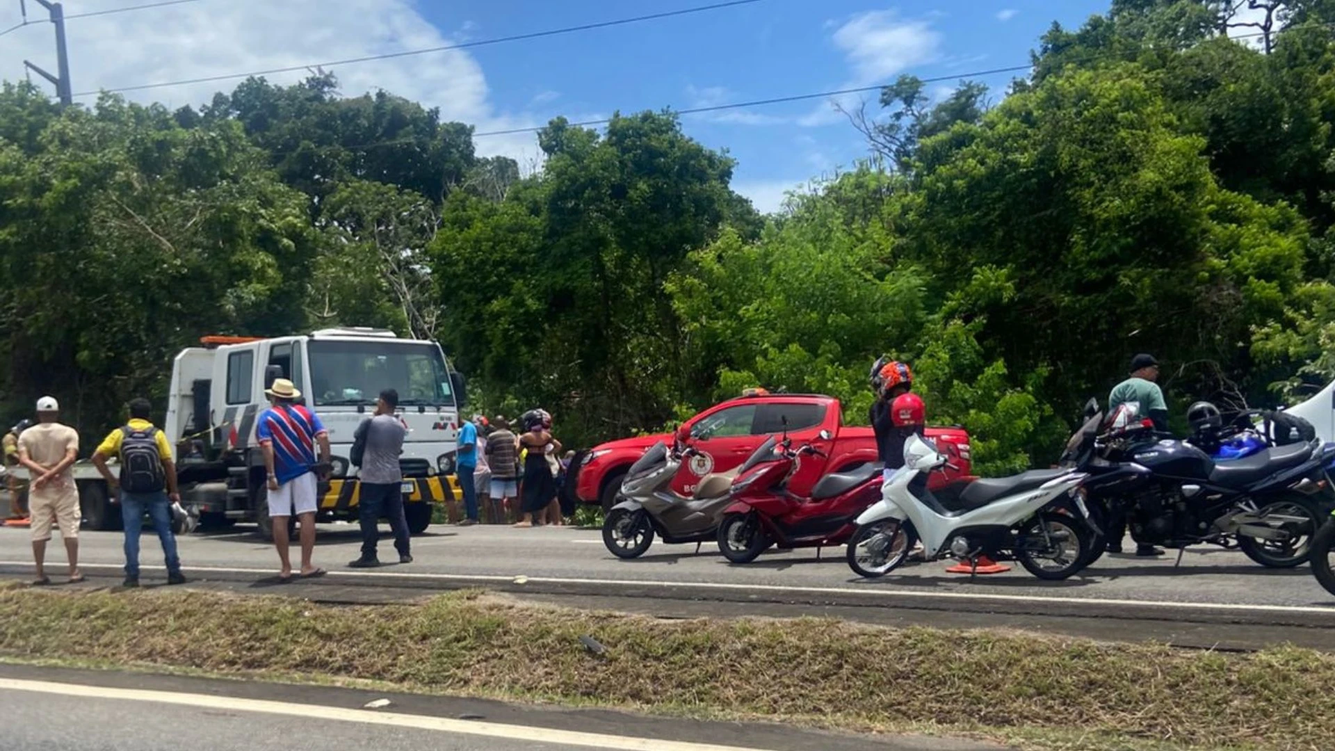Imagem - Acidente grave causa quatro mortes e deixa uma pessoa ferida em Praia do Forte