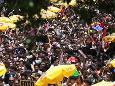 Imagem - Foliões passam mal com calor e superlotação em bloco com Calvin Harris em SP