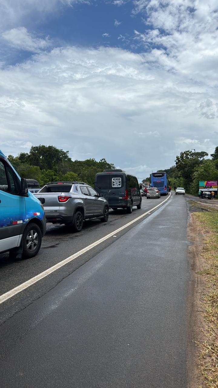 Acidente provoca engarrafamento no Litoral Norte por Reprodução