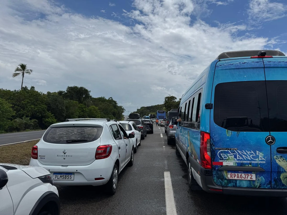 Acidente provoca engarrafamento no Litoral Norte por Reprodução