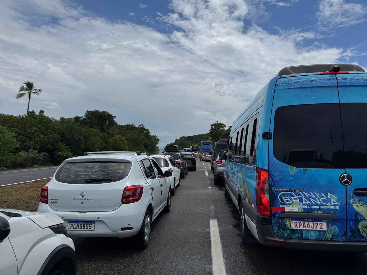 Acidente provoca engarrafamento no Litoral Norte por Reprodução