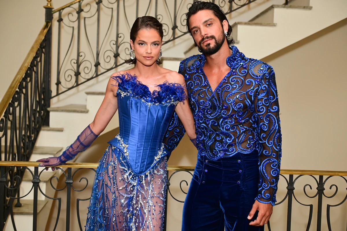Agatha Moreira e Rodrigo Simas prontos para o Baile da Vogue por Leo Franco/AgNews
