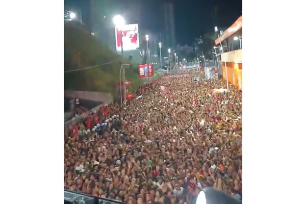 Baiana System fechou o Furdunço com multidão por Wendel de Novais/CORREIO