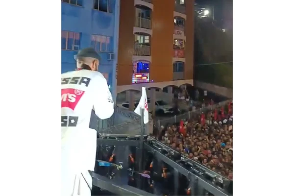 Baiana System fechou o Furdunço com multidão por Wendel de Novais/CORREIO