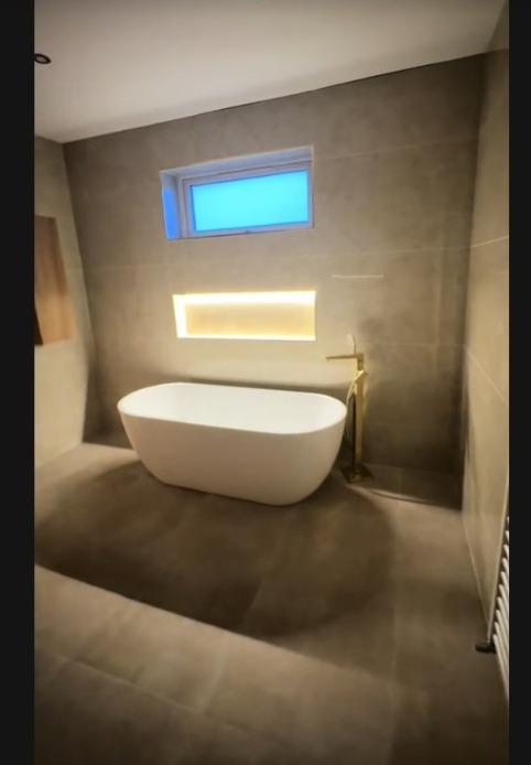 Casal reforma antiga garagem industrial e a transforma em casa dos sonhos por Reprodução/TikTok/fearlessaliceblog_ 