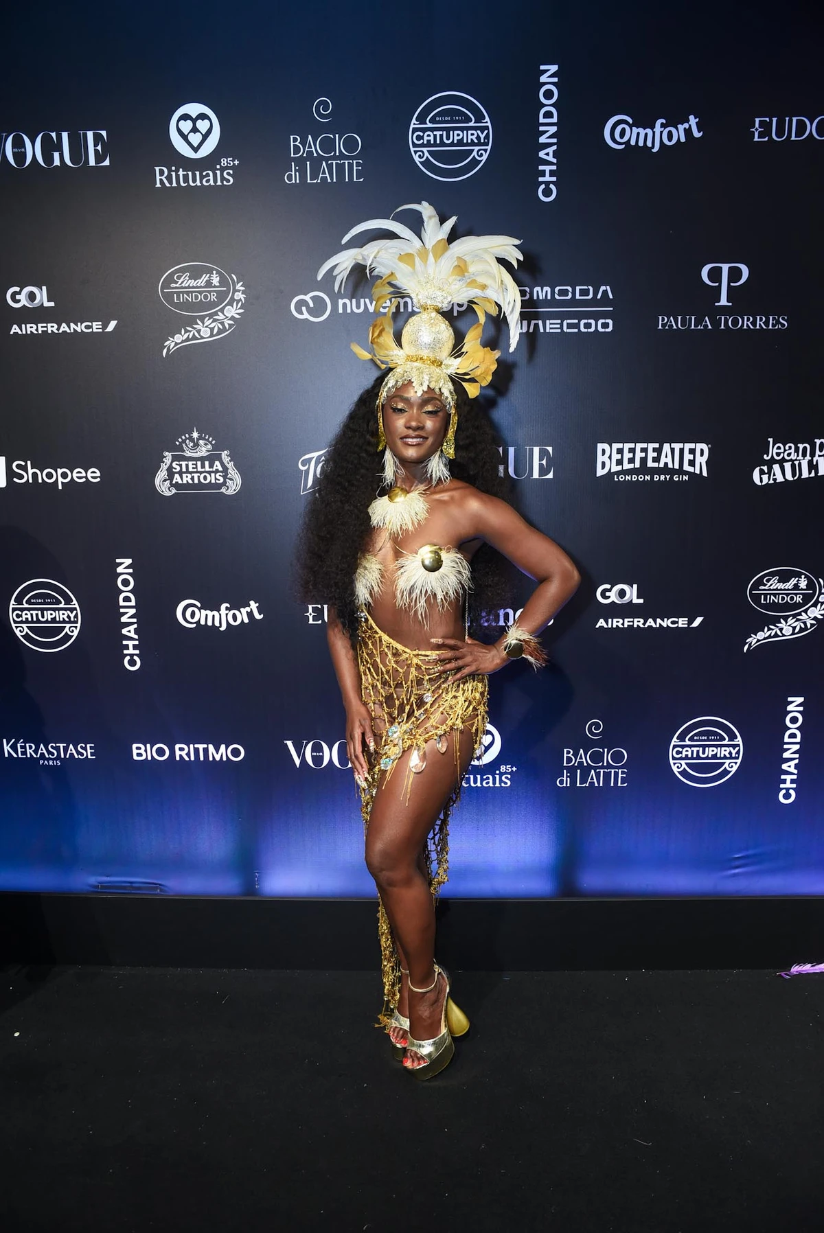 Erika Januza no Baile da Vogue 2026 por Webert Belicio/Agnews
