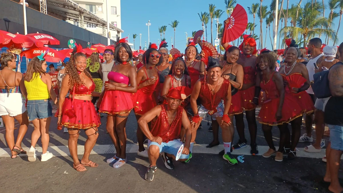 Fuzuê mistura forró, fantasia e tradição nordestina no pré-Carnaval por Bruno Wendel/CORREIO