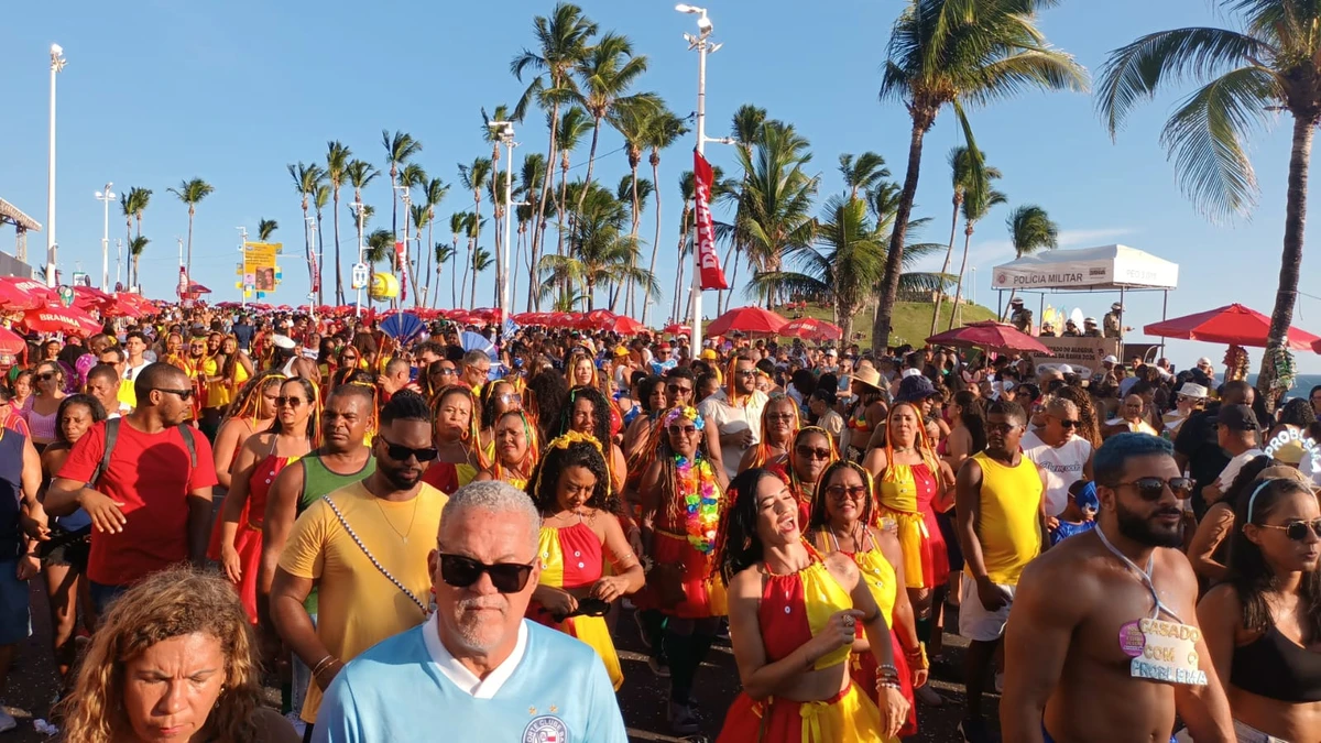 Fuzuê mistura forró, fantasia e tradição nordestina no pré-Carnaval por Bruno Wendel/CORREIO