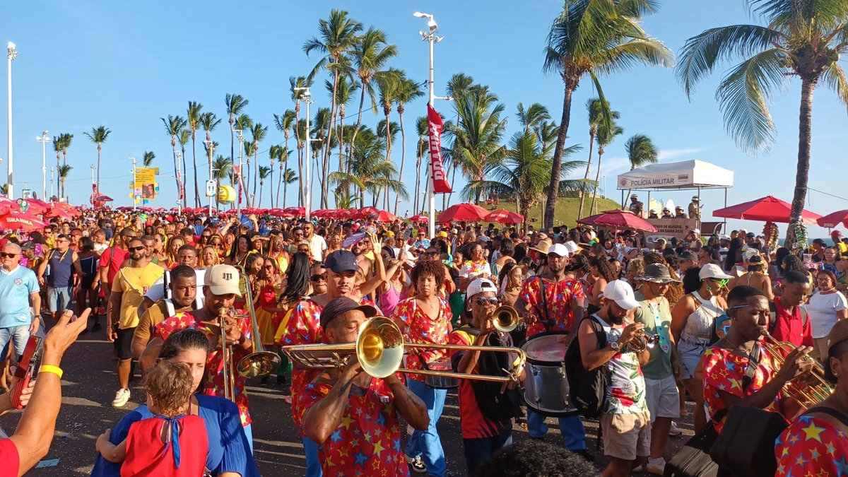 Fuzuê mistura forró, fantasia e tradição nordestina no pré-Carnaval por Bruno Wendel/CORREIO
