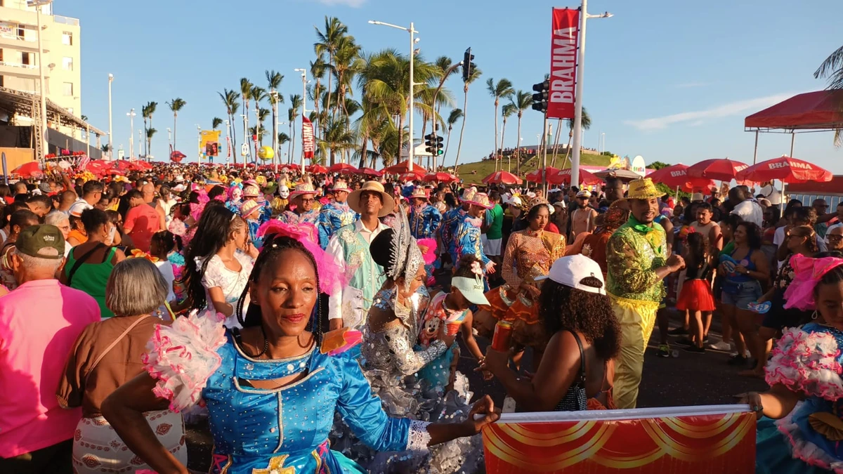 Fuzuê mistura forró, fantasia e tradição nordestina no pré-Carnaval por Bruno Wendel/CORREIO
