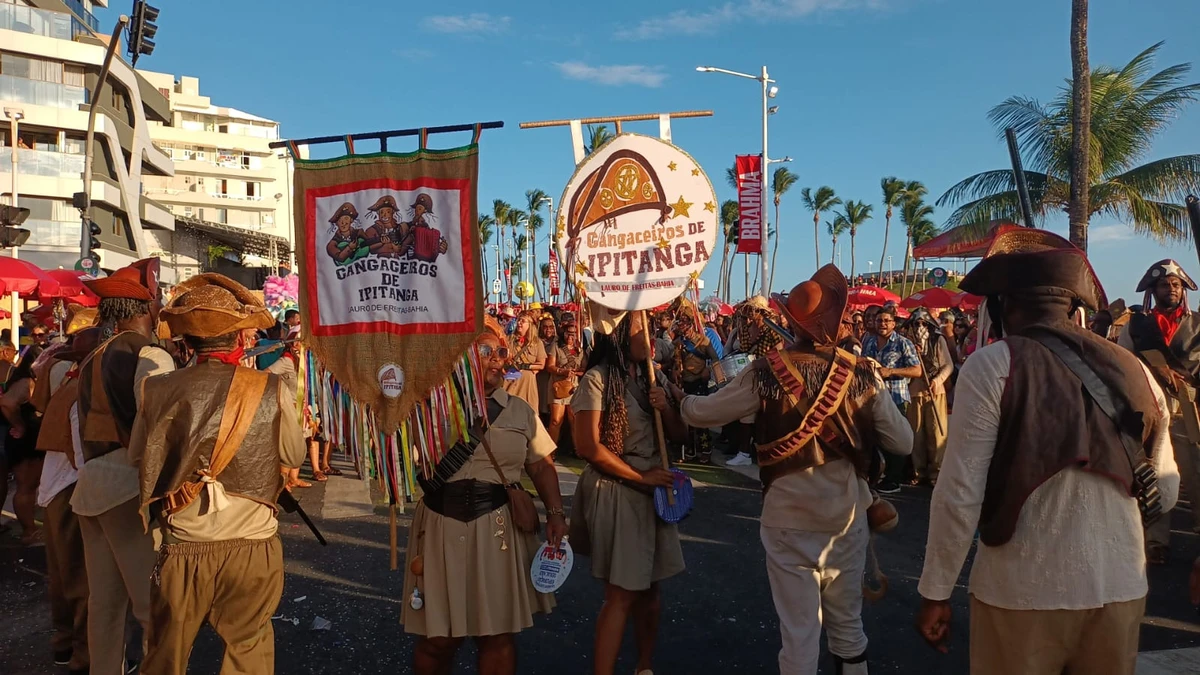 Fuzuê mistura forró, fantasia e tradição nordestina no pré-Carnaval por Bruno Wendel/CORREIO