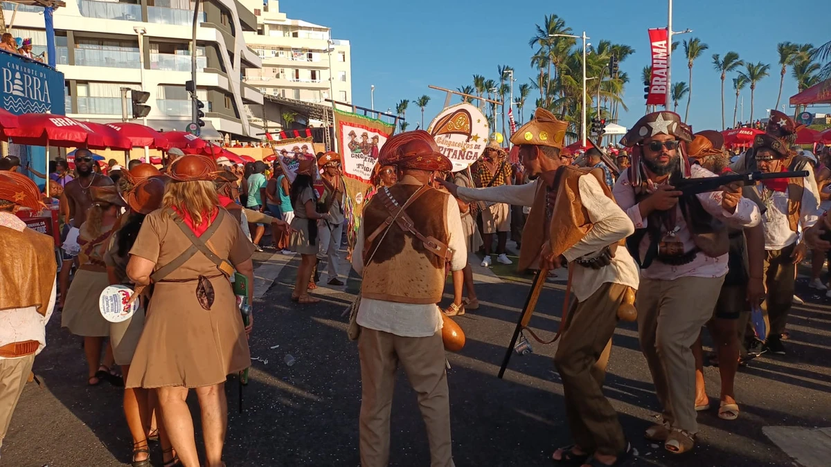 Fuzuê mistura forró, fantasia e tradição nordestina no pré-Carnaval por Bruno Wendel/CORREIO