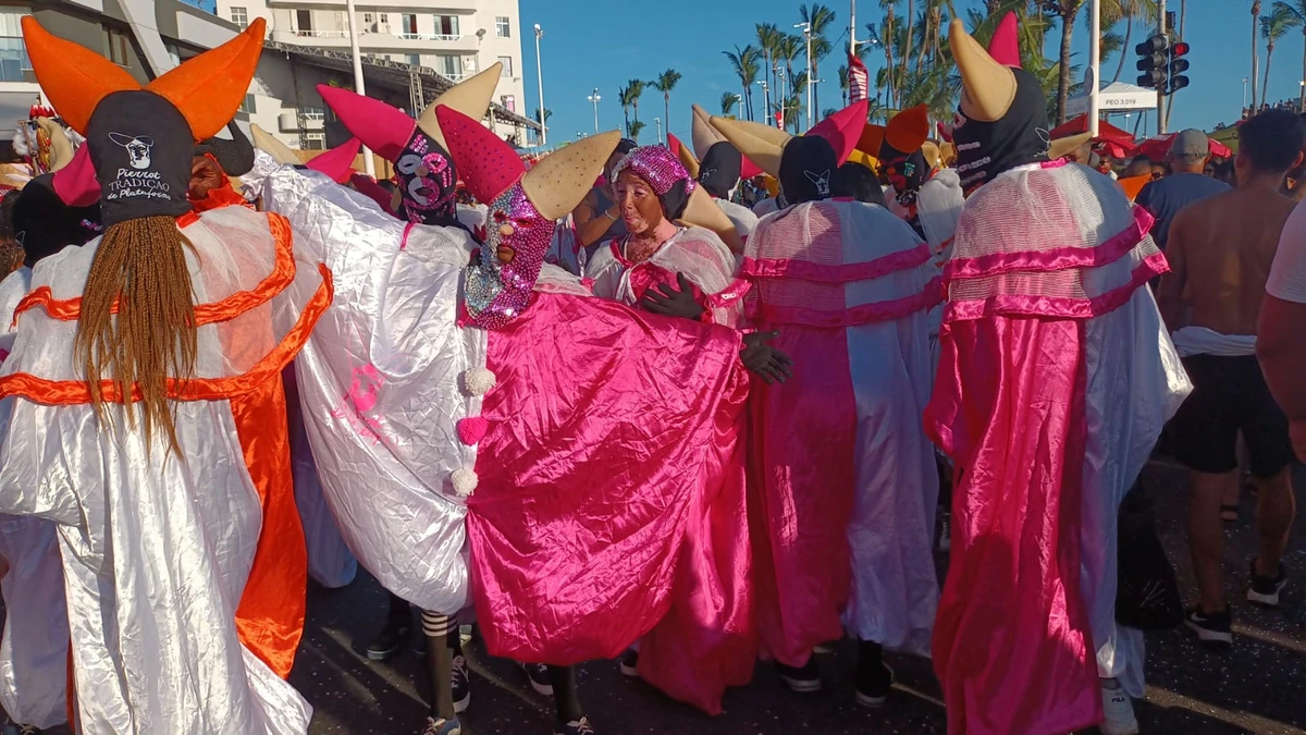 Fuzuê mistura forró, fantasia e tradição nordestina no pré-Carnaval por Bruno Wendel/CORREIO