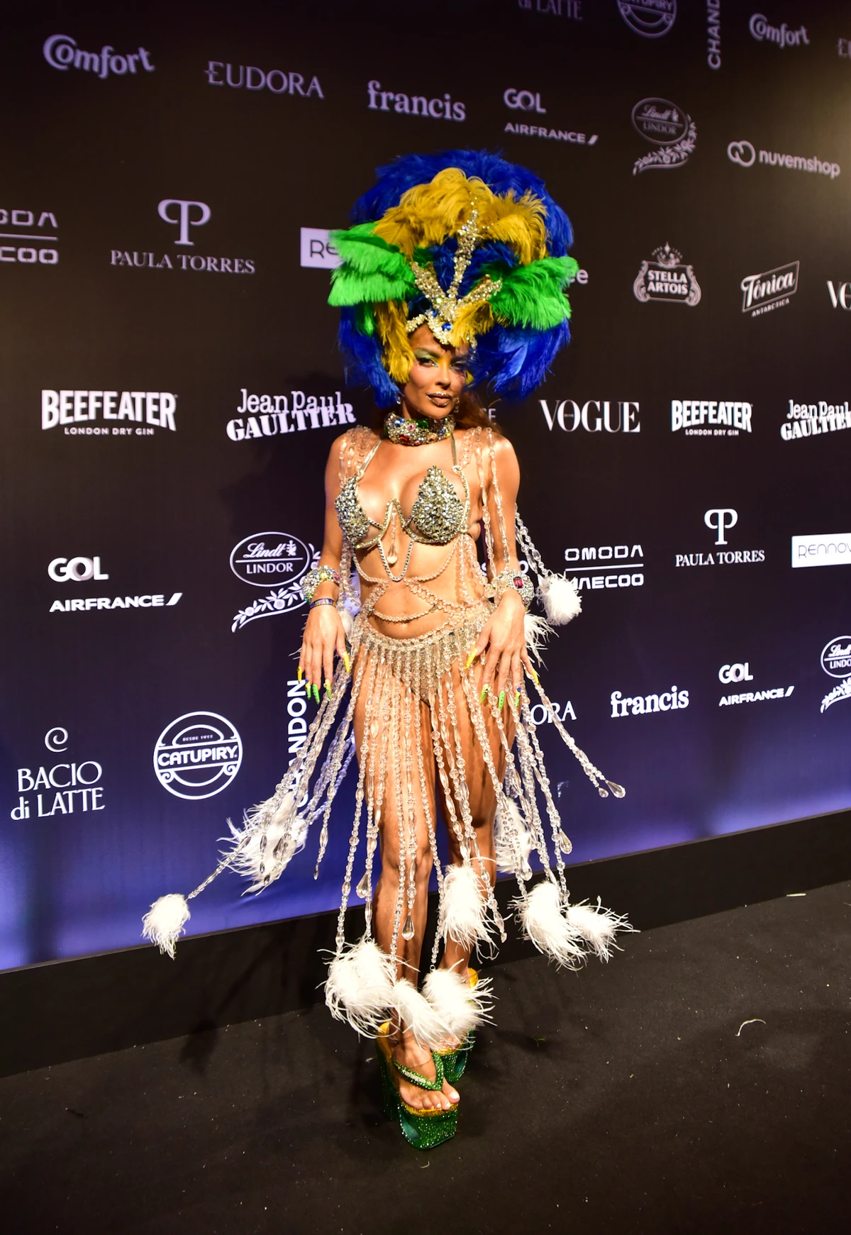 Jaqueline Grohalski no Baile da Vogue por Natália Rampinelli/AgNews