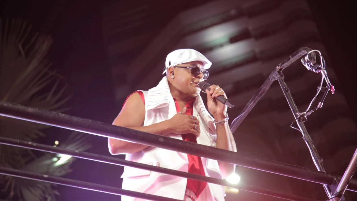 Imagem - Homenagem ao samba e 'apagão' marcam desfile de Xanddy Harmonia no pré-Carnaval de Salvador