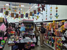 Imagem - Vai de metrô? Estações vendem acessórios e itens de Carnaval