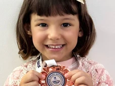 Imagem - Baiana de 4 anos ganha medalha em competição internacional de matemática