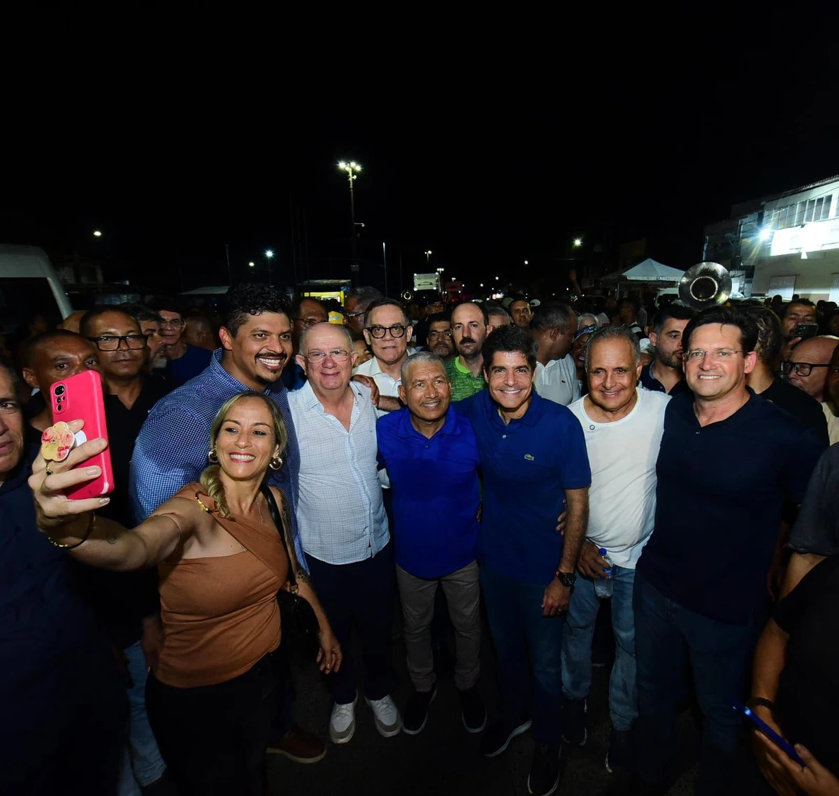 Aparticipou, no distrito de Humildes, de mais uma edição da tradicional Lavagem da Lenha 