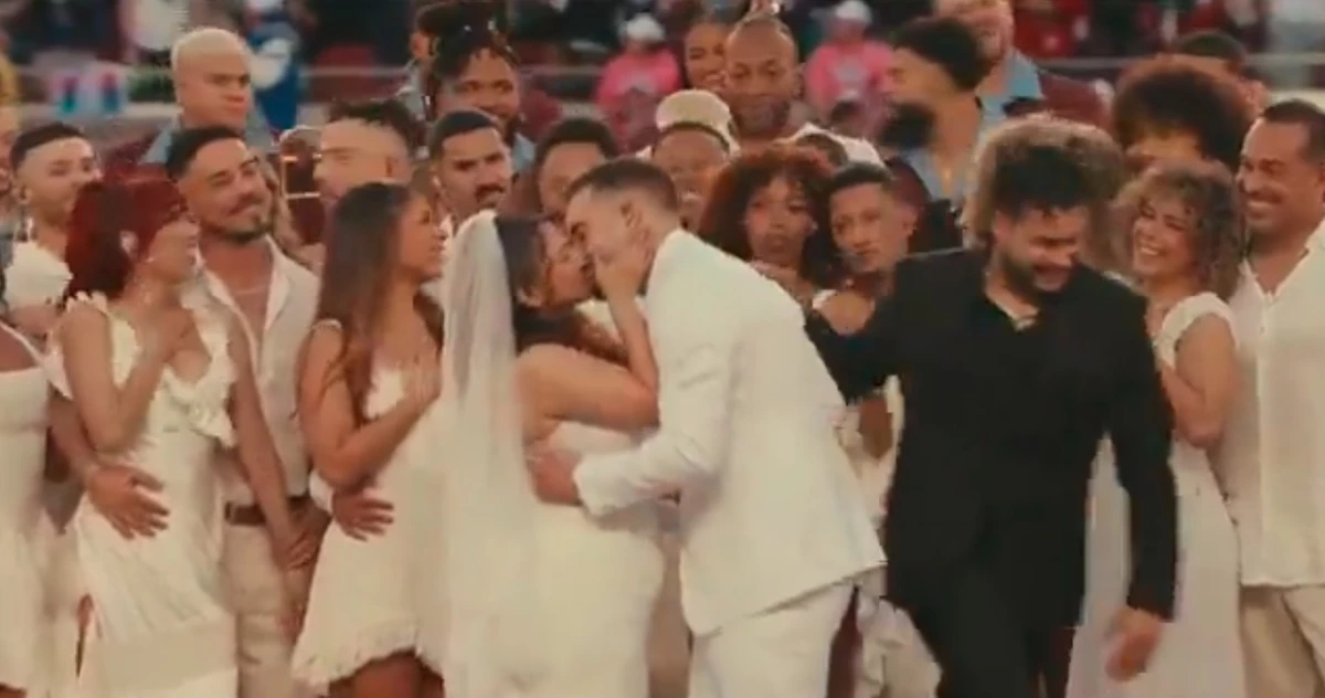 Casamento no show de Bad Bunny no Super Bowl por Reprodução