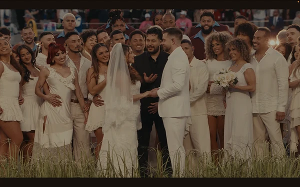Casamento no show de Bad Bunny no Super Bowl por Reprodução