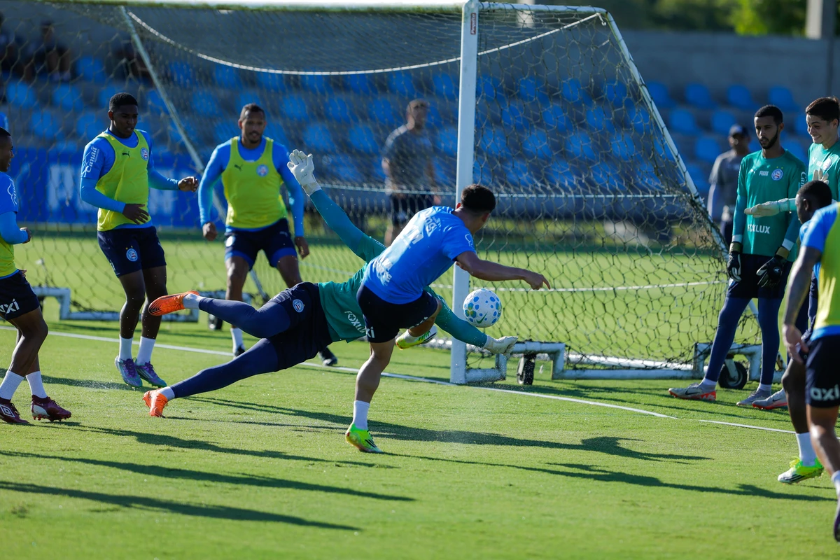 Elenco do Bahia treina em preparação para enfrentar o Vasco 