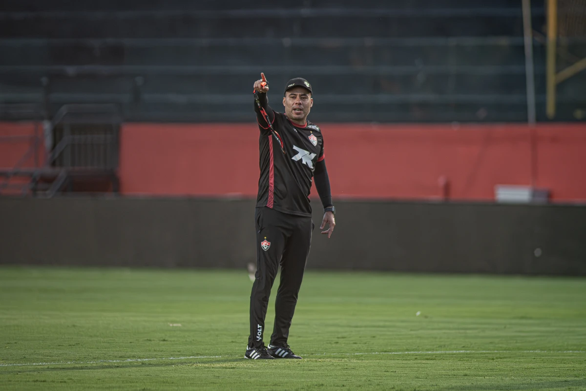 Elenco do Vitória encerrou a preparação para encarar o Flamengo por Victor Ferreira/ECV