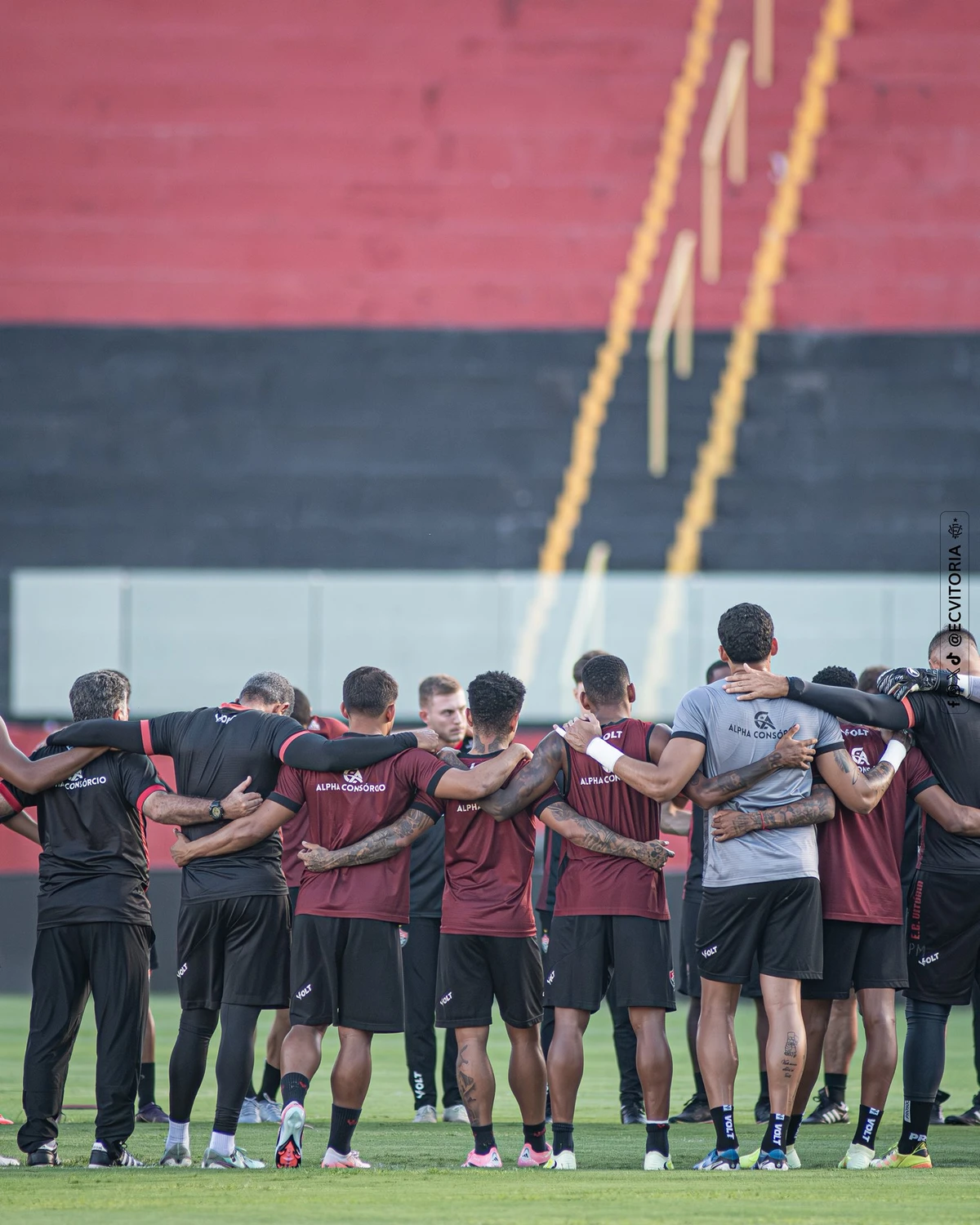 Elenco do Vitória encerrou a preparação para encarar o Flamengo por Victor Ferreira/ECV
