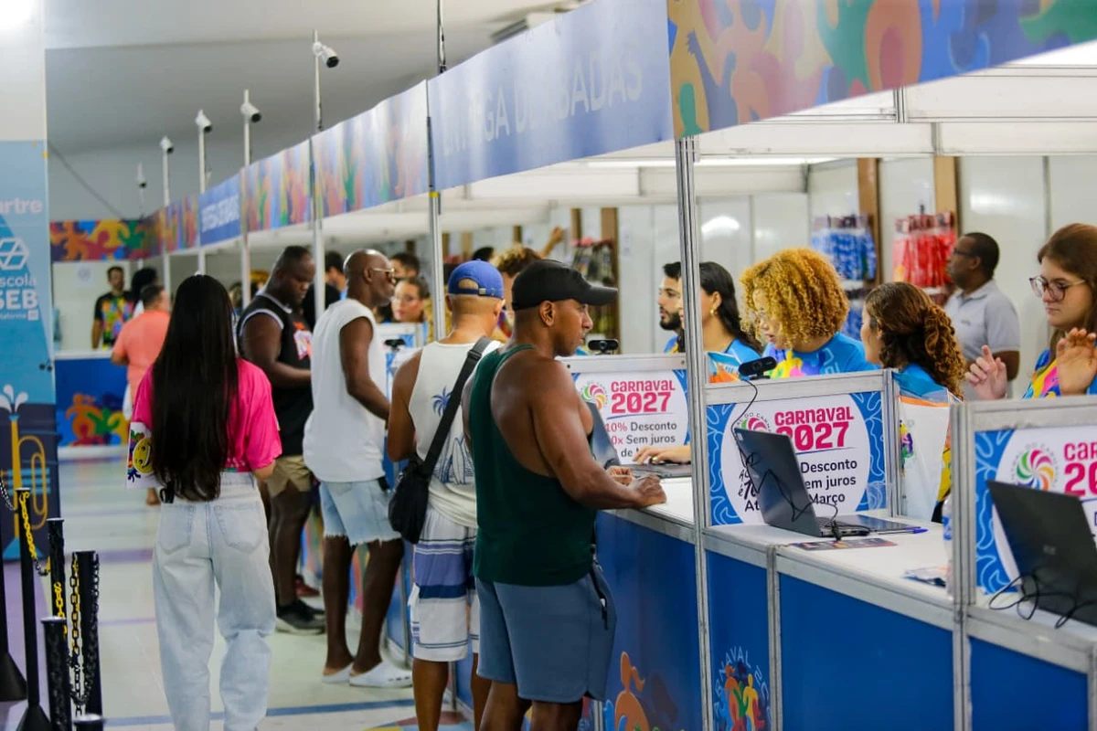 Entrega de abadás da maioria dos blocos blocos e camarotes começou nesta segunda-feira (9)