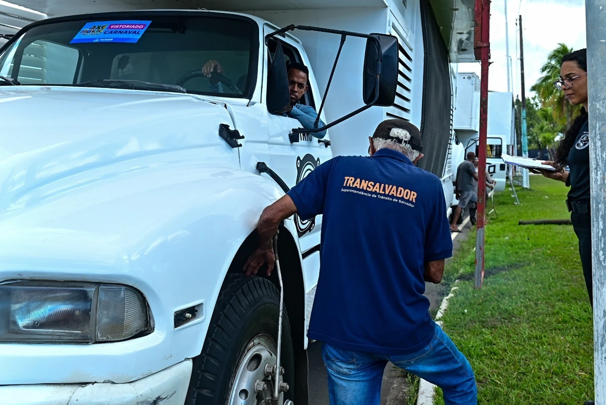 Fiscalização de trios elétricos em Salvador por Jefferson Peixoto / Secom PMS