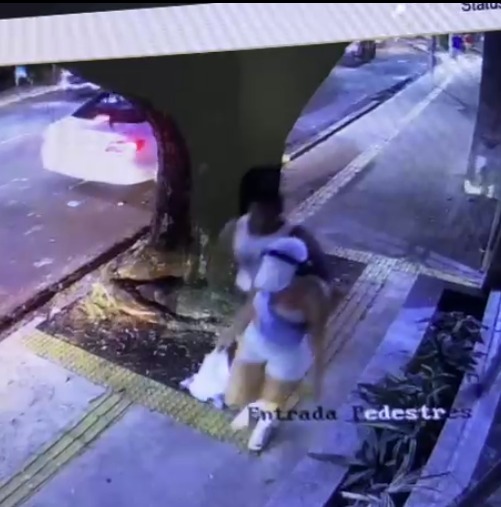 Homem ataca e apalpa jovem no bairro da Graça; agressão foi registrada em vídeo por Reprodução 