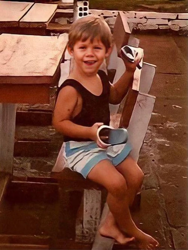 Jonas Sulzbach, do "BBB 26", na infância por Reprodução/Redes Sociais 