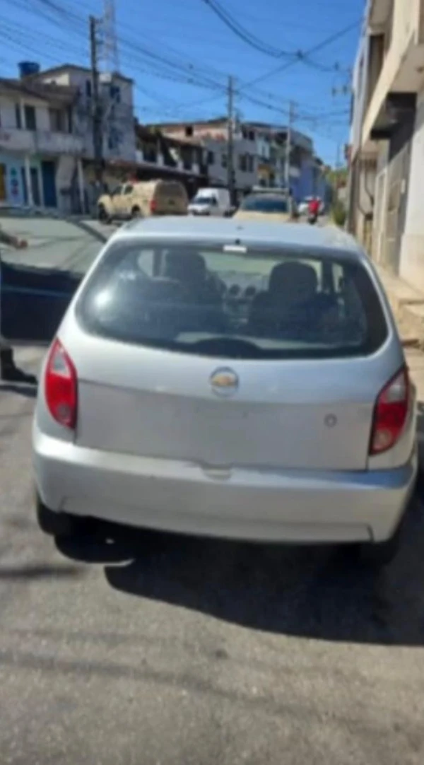 Jovem estava dentro de carro por Reprodução / TV Bahia 