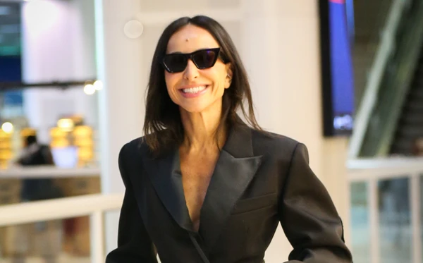 Sabrina Sato embarcando em aeroporto no Rio de Janeiro