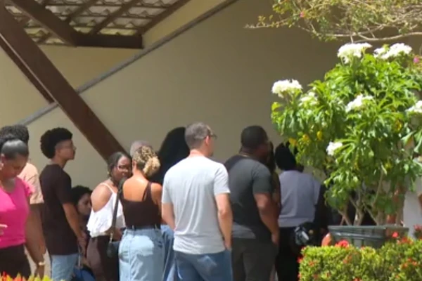 Sepultamento ocorreu ontem (8) por Reprodução / TV Bahia 