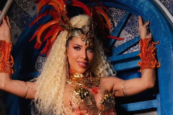 Tati Minerato por Reprodução