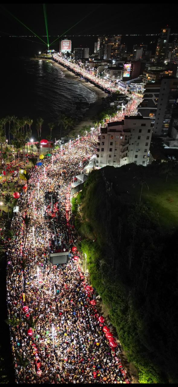 Folia na Barra por Gabriel Andrade/@gabrielrubens
