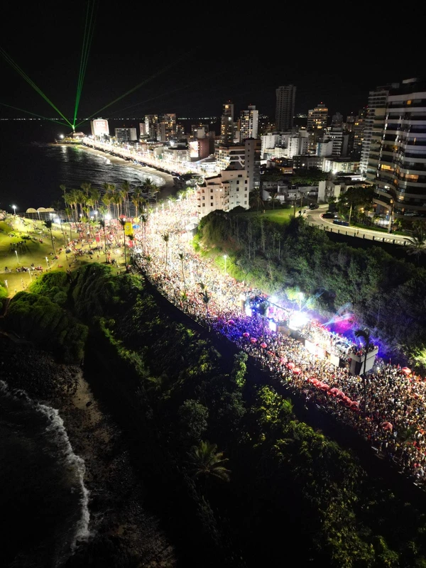 Folia na Barra por Gabriel Andrade/@gabrielrubens