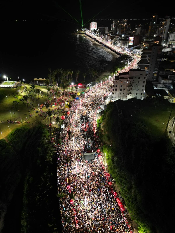 Folia na Barra por Gabriel Andrade/@gabrielrubens