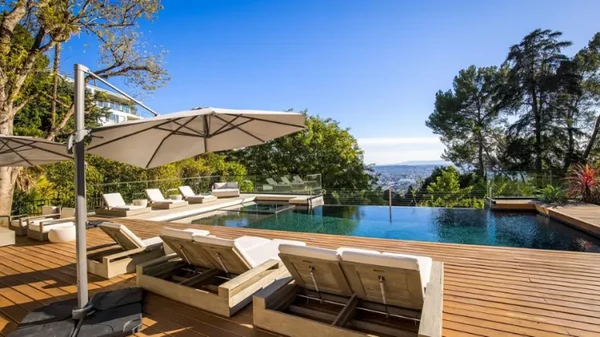 Mansão de Bad Bunny em Los Angeles por Zillow/Divulgação